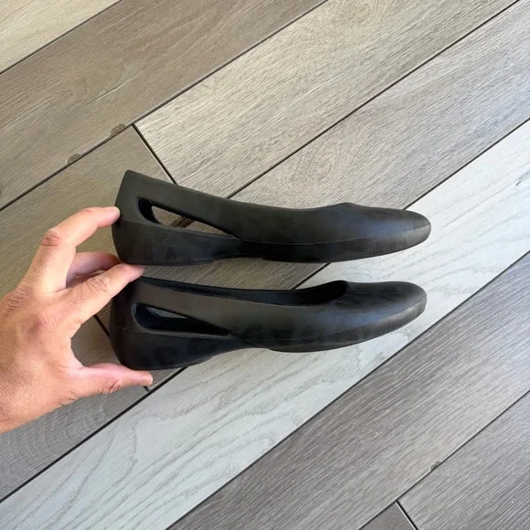 CROCS Women's Black Slip-On Flats - Picture 6 of 6